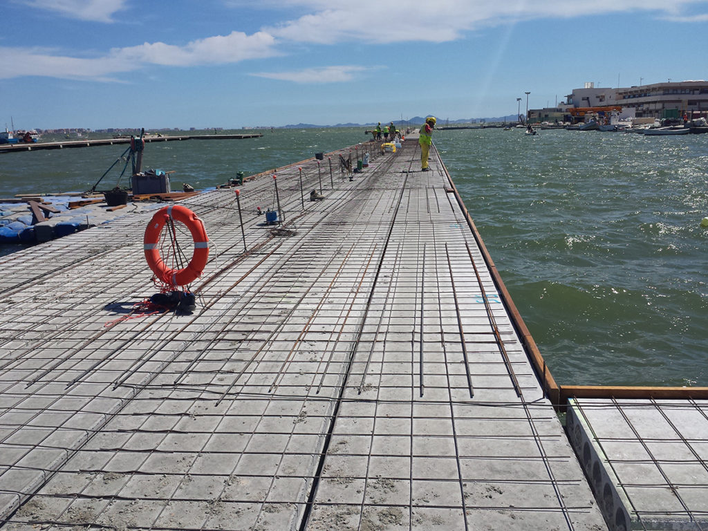 construyendo muelle puerto